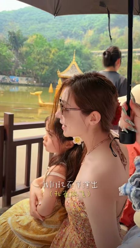 麦迪娜穿泳装美呆了4岁女儿颜值真的高j9国际站登录姜潮一家人在云南旅游！(图1)