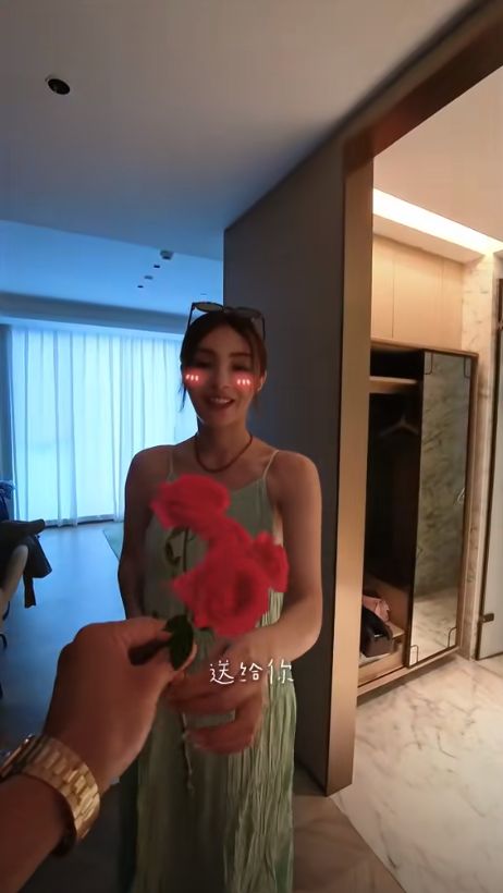 麦迪娜穿泳装美呆了4岁女儿颜值真的高j9国际站登录姜潮一家人在云南旅游！(图8)