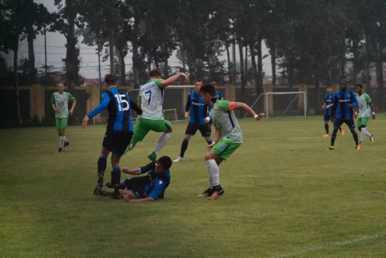 完胜纽卡斯尔喷气机巴西体育携手狼堡会师决赛！j9九游会真人游戏第一潍坊杯 中国国青3：0(图3)